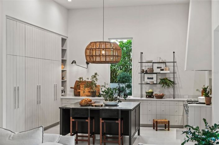 Image No.17-4 Bed Property for sale