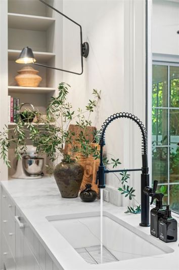 Image No.20-4 Bed Property for sale