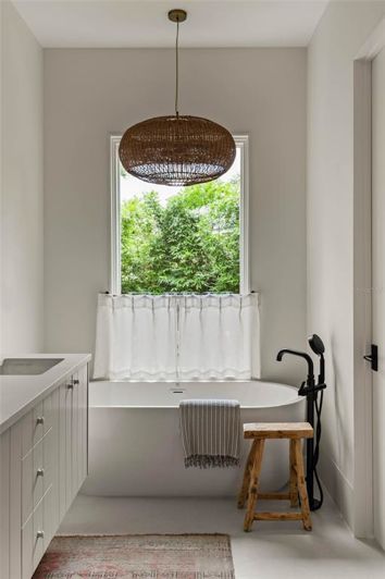 Image No.33-4 Bed Property for sale