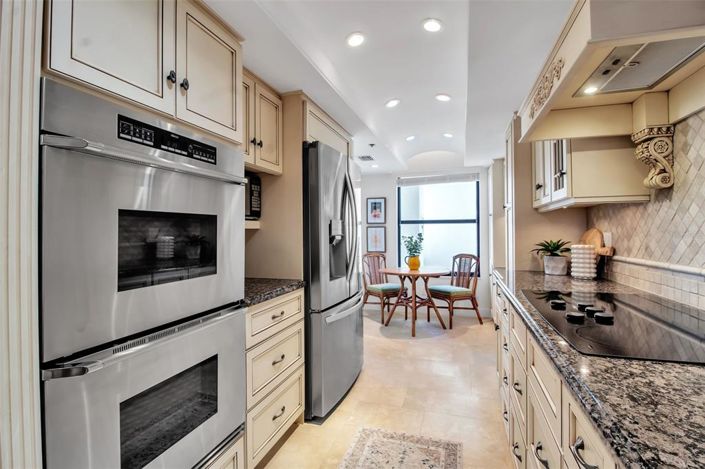 Image No.10-2 Bed Property for sale