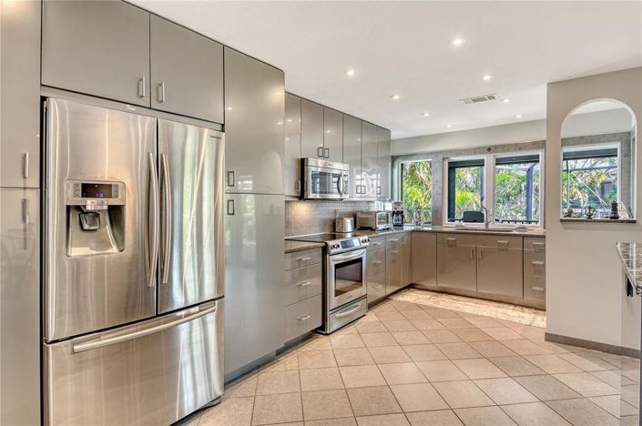 Image No.11-2 Bed Property for sale