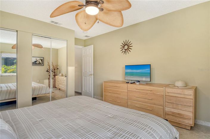 Image No.19-2 Bed Property for sale