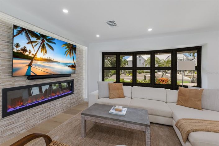 Image No.37-3 Bed Property for sale