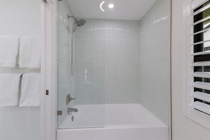 Image No.61-3 Bed Property for sale