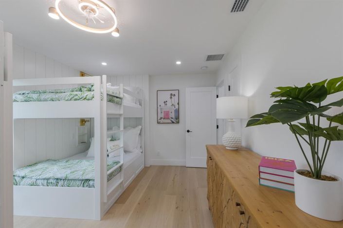 Image No.63-3 Bed Property for sale