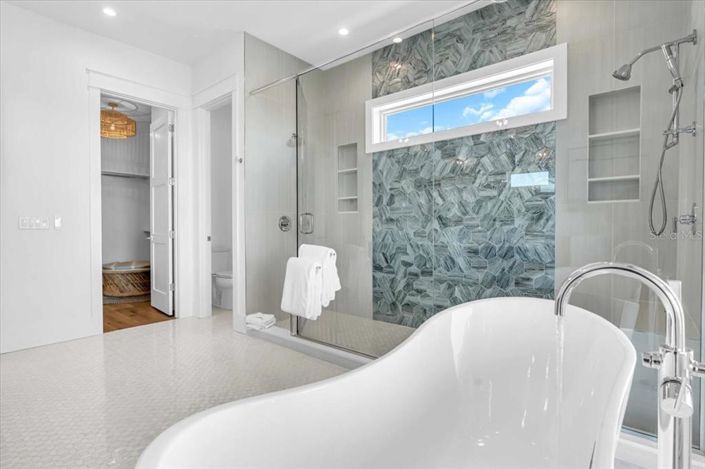 Image No.38-5 Bed Property for sale