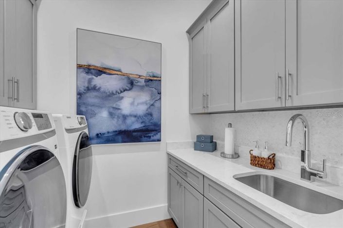 Image No.56-5 Bed Property for sale