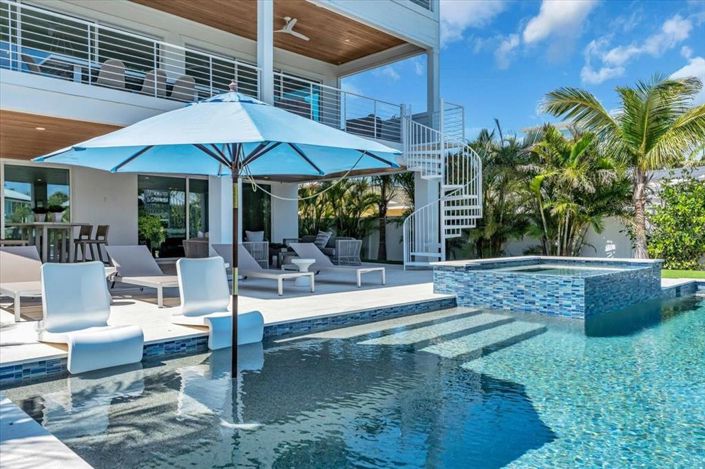 Image No.66-5 Bed Property for sale