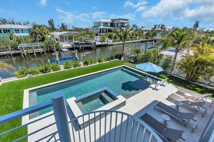 Image No.70-5 Bed Property for sale