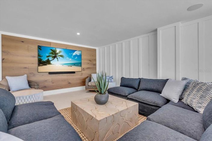 Image No.76-5 Bed Property for sale