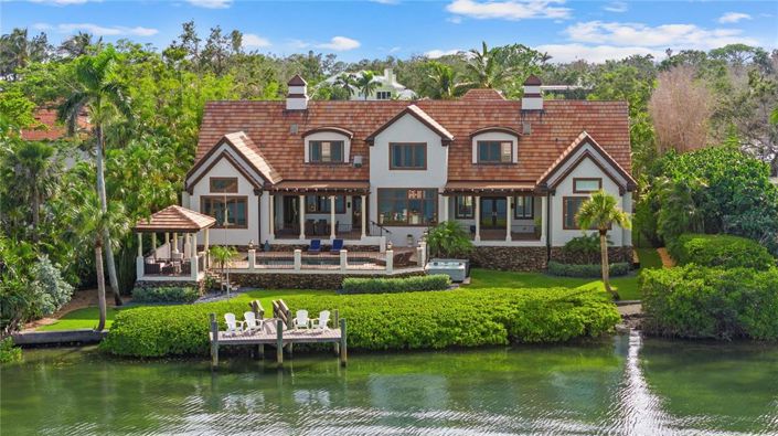 Image No.10-6 Bed Property for sale