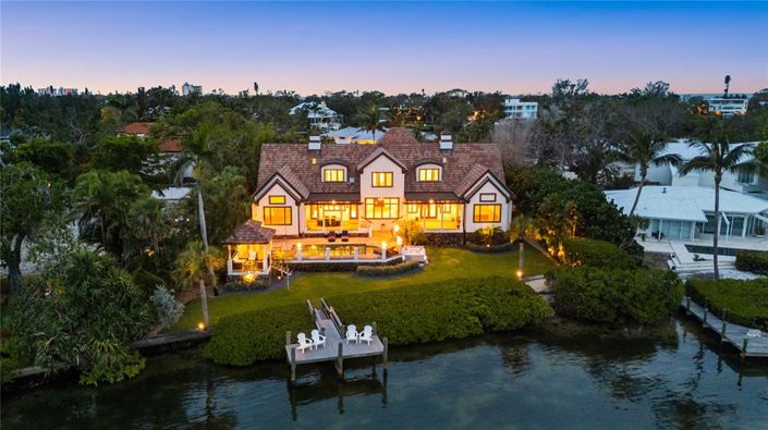 Image No.13-6 Bed Property for sale