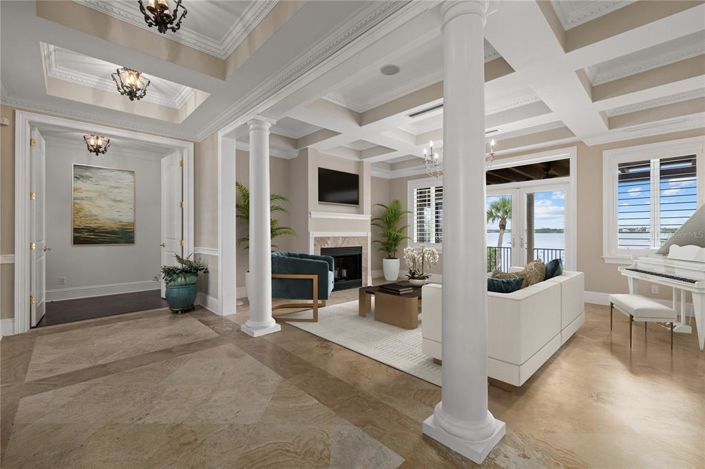 Image No.14-6 Bed Property for sale