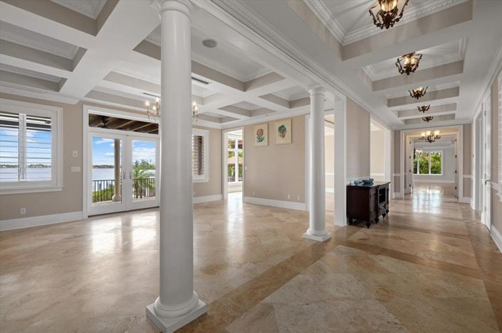 Image No.16-6 Bed Property for sale