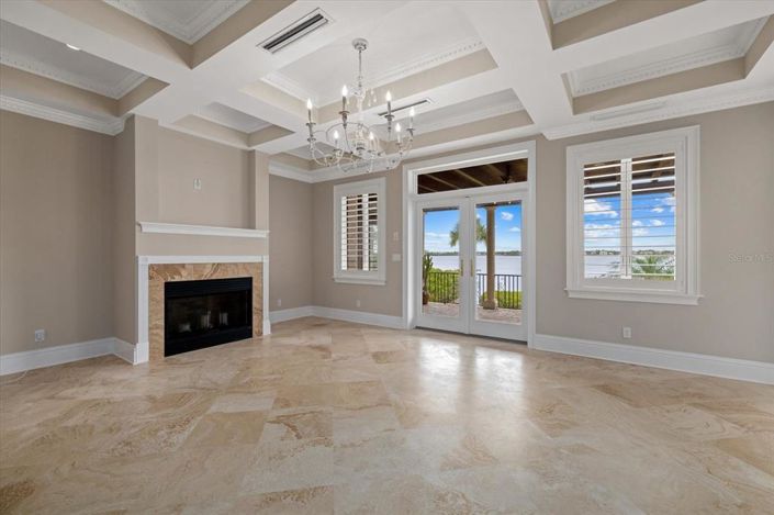 Image No.17-6 Bed Property for sale