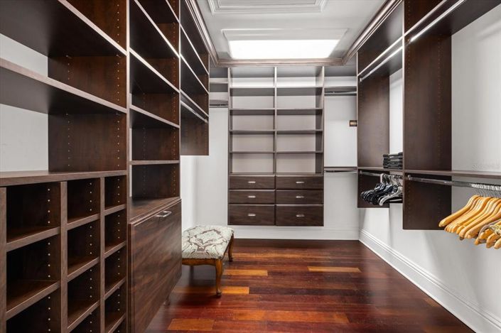 Image No.34-6 Bed Property for sale