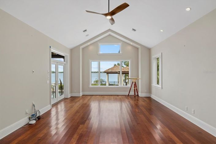 Image No.37-6 Bed Property for sale