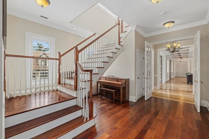 Image No.43-6 Bed Property for sale