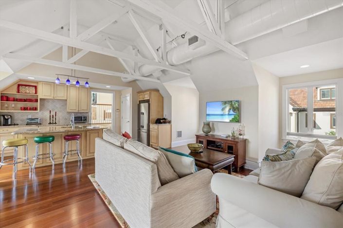 Image No.54-6 Bed Property for sale