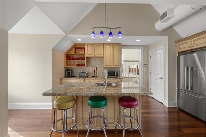 Image No.55-6 Bed Property for sale