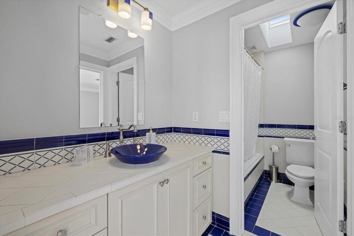 Image No.61-6 Bed Property for sale