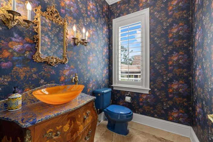 Image No.62-6 Bed Property for sale