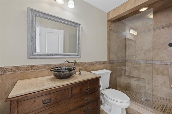 Image No.63-6 Bed Property for sale