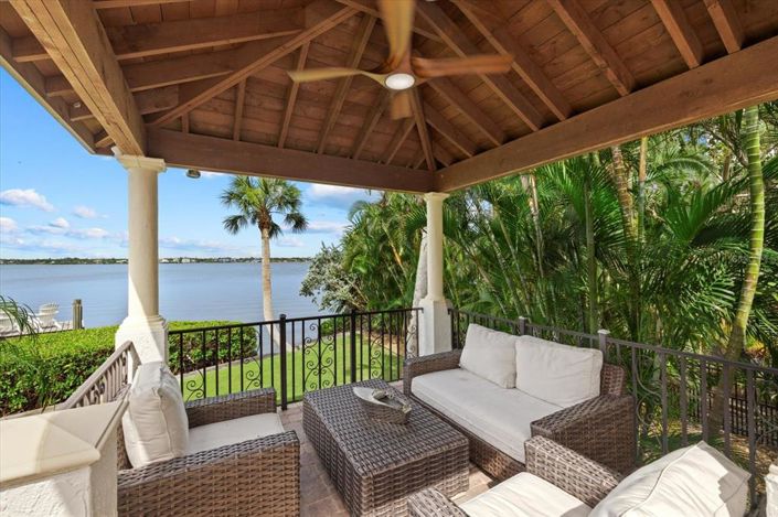 Image No.71-6 Bed Property for sale