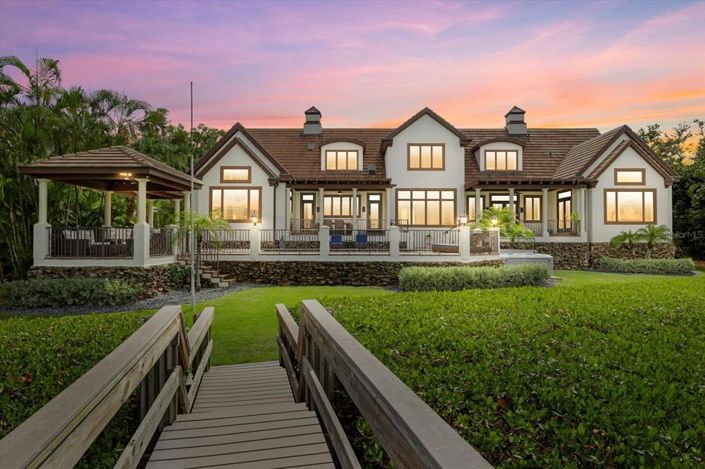 Image No.77-6 Bed Property for sale