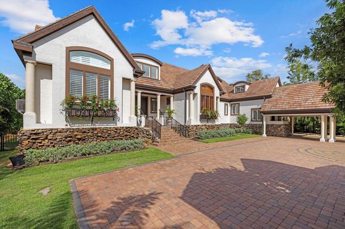 Image No.80-6 Bed Property for sale