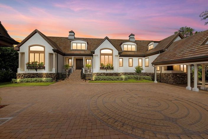 Image No.82-6 Bed Property for sale