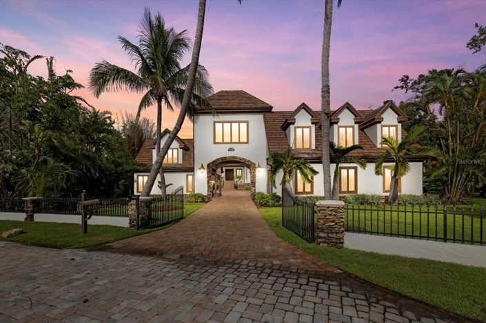 Image No.83-6 Bed Property for sale