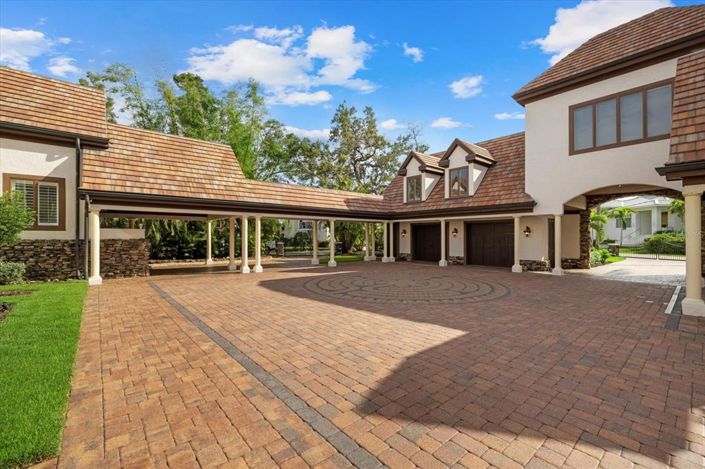 Image No.86-6 Bed Property for sale