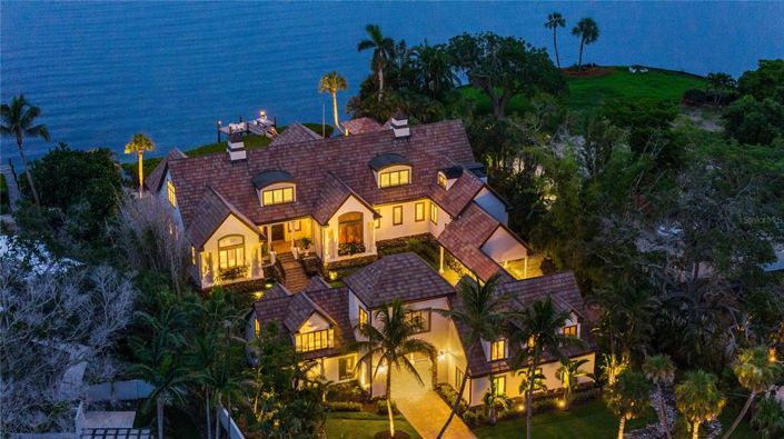 Image No.9-6 Bed Property for sale