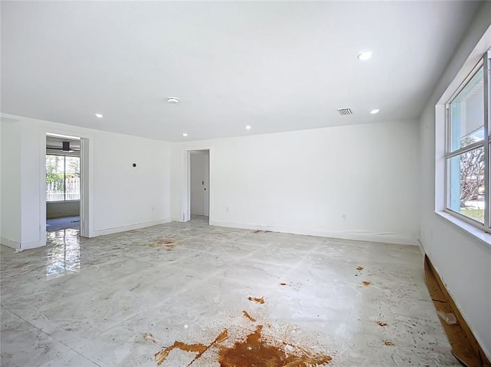 Image No.12-3 Bed Property for sale