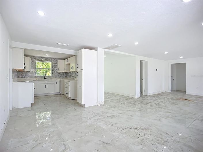 Image No.21-3 Bed Property for sale