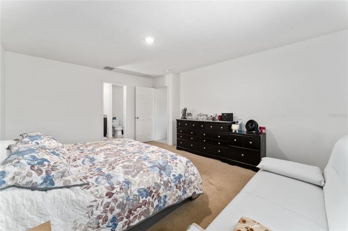 Image No.20-3 Bed Property for sale