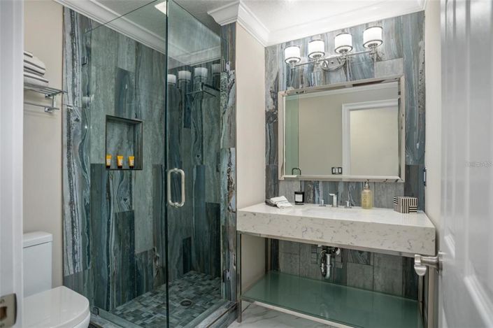 Image No.38-5 Bed Property for sale