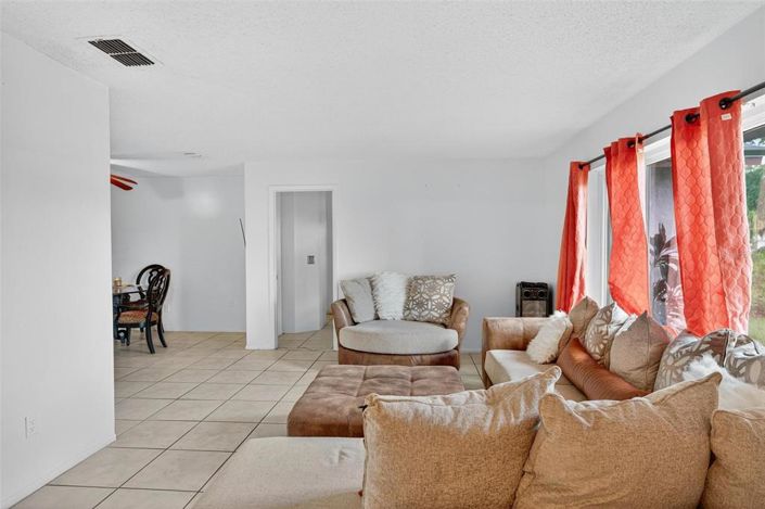 Image No.11-3 Bed Property for sale