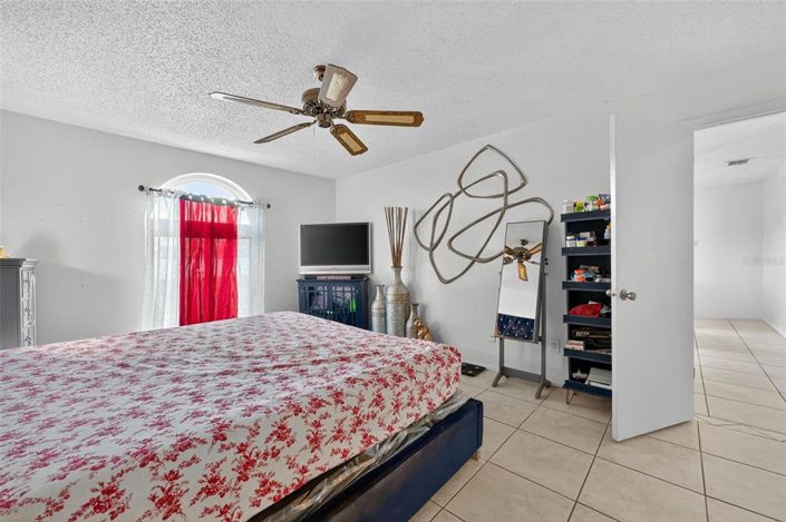 Image No.27-3 Bed Property for sale