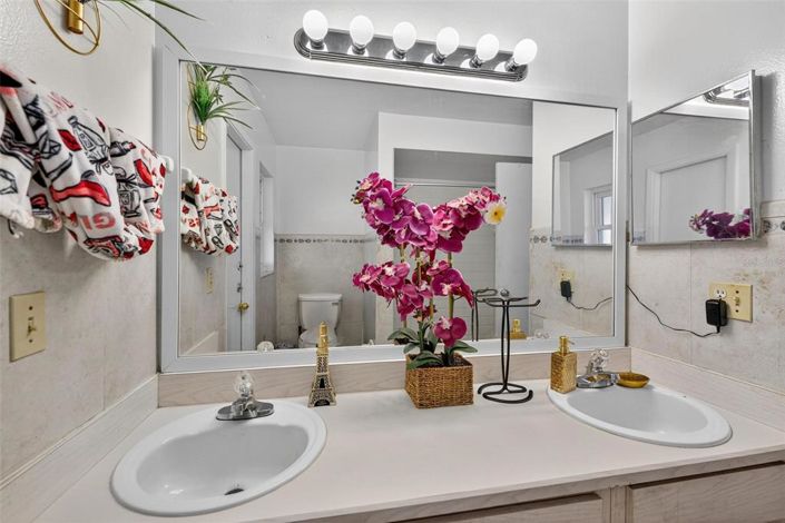 Image No.28-3 Bed Property for sale