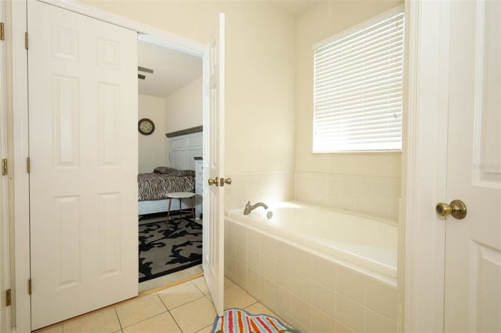 Image No.24-5 Bed Property for sale