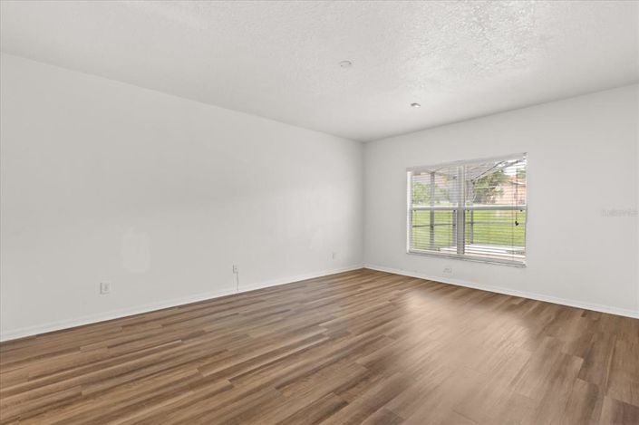 Image No.16-5 Bed Property for sale