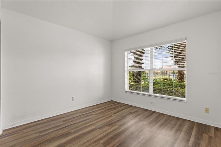 Image No.20-5 Bed Property for sale