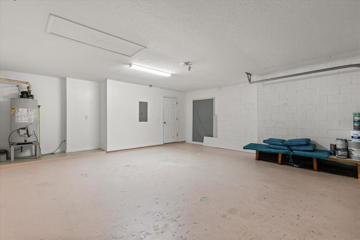 Image No.38-5 Bed Property for sale