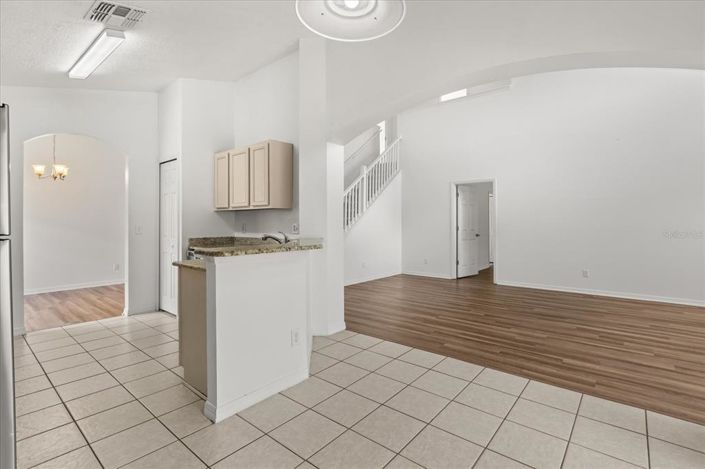 Image No.8-5 Bed Property for sale