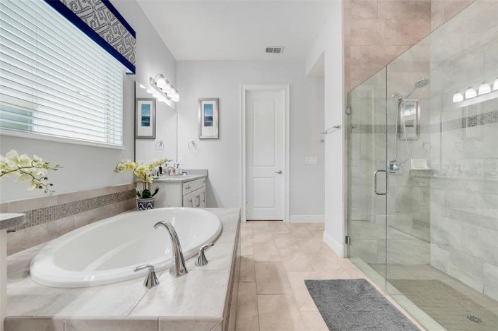 Image No.37-6 Bed Property for sale