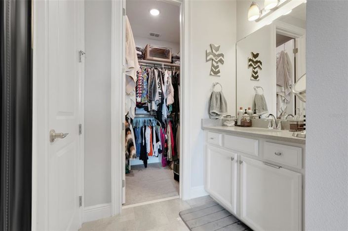 Image No.52-6 Bed Property for sale