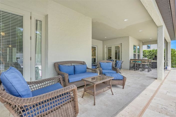 Image No.61-6 Bed Property for sale