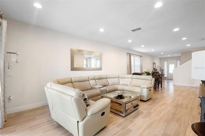 Image No.13-6 Bed Property for sale